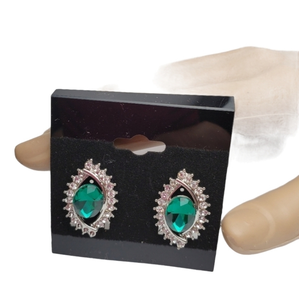 Elegant Emerald Green Stud Earrings vintage inspired rhinestone  jewelry *